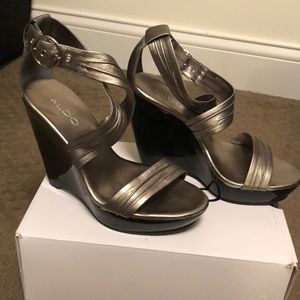 ALDO GRAY WEDGE SANDALS SZ 8